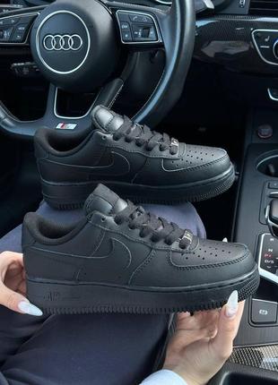 Женские кроссовки nike air force 1 low classic black premium 36-375 фото