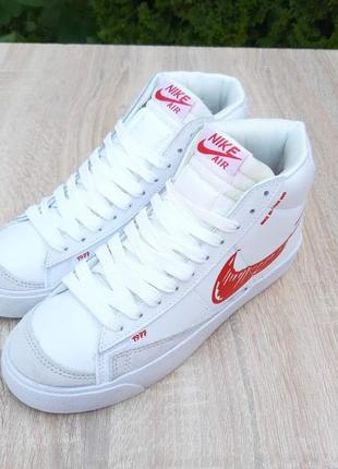 Женские кожаные белые с красным высокие кеды nike blazer mid 77 🆕 найк блейзер5 фото