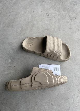 Тапочки adidas adilette slide desert beige 3d3 фото