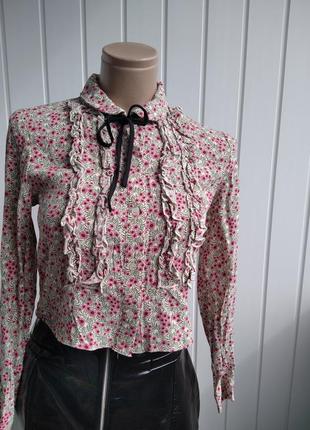 Укороченная блуза в цветы2 фото