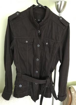 Классная коричневая куртка- сафари