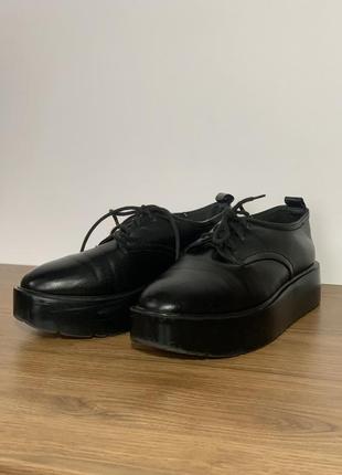 Современные туфли на платформе