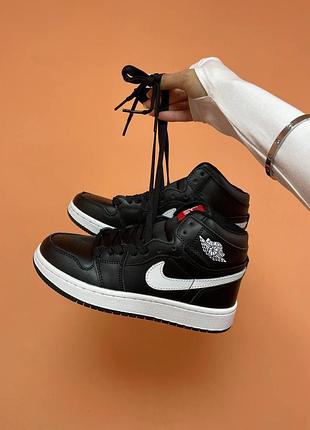 Жіночі кросівки nike air jordan 1 retro high black white swoosh / smb