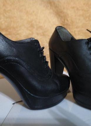 Жіночі шкіряні чорні туфлі, ботильони на високому стійкому каблуці 38 розмір шкіра