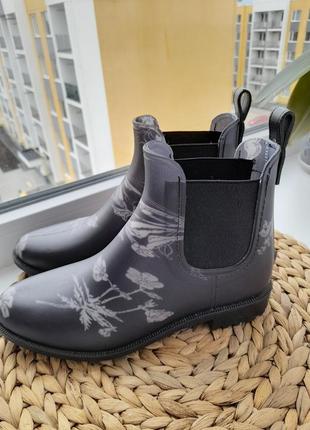 Резиновые сапожки