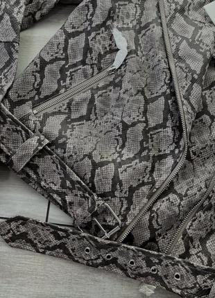 Косуха в змеиный принт от дорогого бренда na-kd, очень качественная ткань, не будет трескаться царапаться, очень стильная😍9 фото