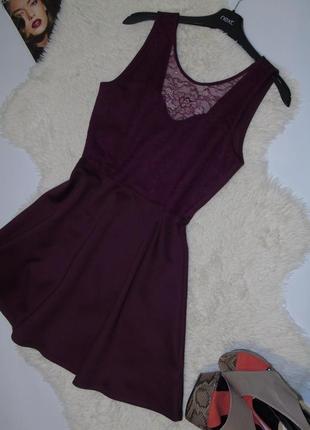 Стильное платье с кружевом и приоткрытой спинкой