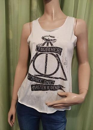 Женская майка белая с чётким рисунком