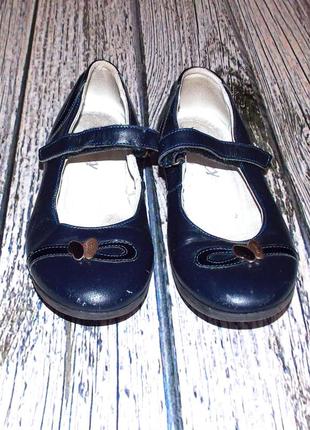 Шкіряні фірмові туфлі для дівчинки. розмір 31