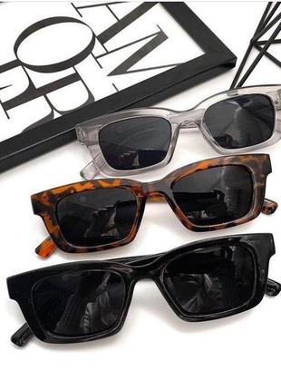 Сонцезахисні окуляри. чорні у сірій напівпрозорій оправі1 фото