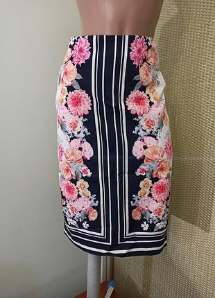 Яркая юбка-миди в цветочный принт