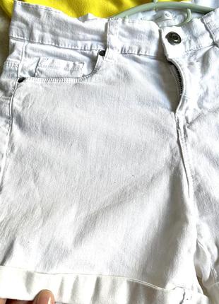 Білі шорти жіночі5 фото