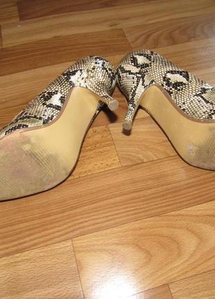 Туфли на высоком каблуке кожа лаковая под змею5 фото