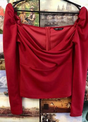 Красная кофта с выпуклыми рукавами и открытой спинкой8 фото