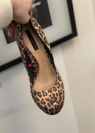 Туфли тигровые 37 размер новые на каблуке4 фото