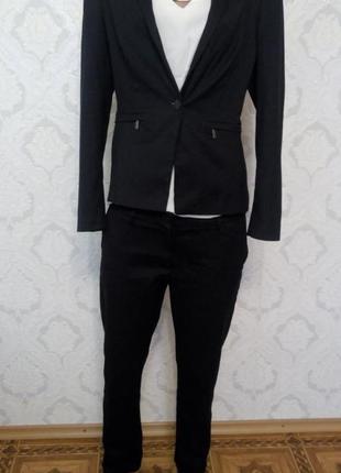 Стильный брючный костюм