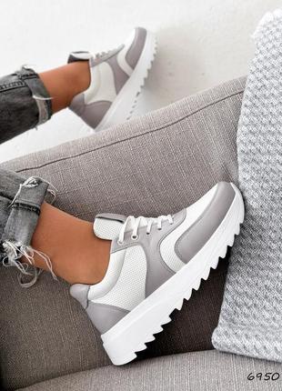 Натуральные кожаные белые кроссовки с серыми и сиреневыми вставками4 фото