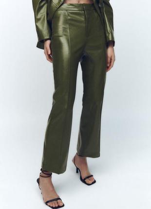Розкльошені брюки zara з штучної шкіри s/m
