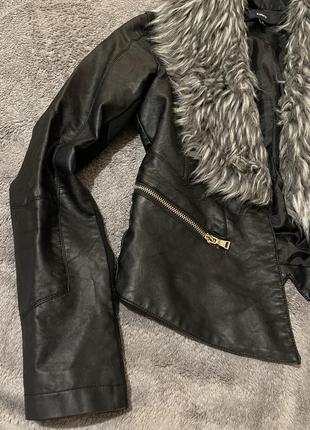 Черная кожаная куртка с мехом5 фото