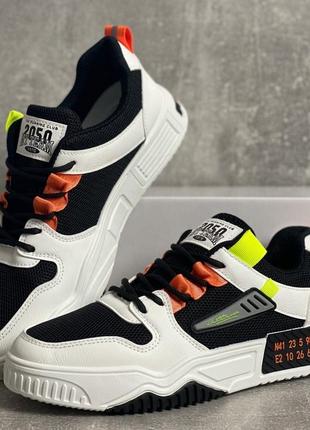 Кросівки,чоловіче взуття