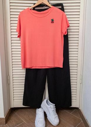 Мила футболка з вишеньками