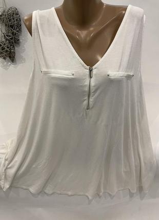 Белая трикотажная майка