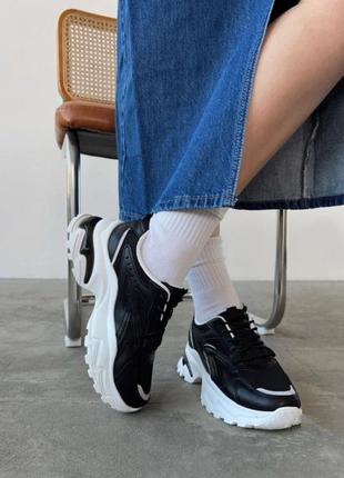 Кросівки жіночі чорні з білим3 фото