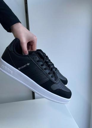 Кроссовки adidas. 2