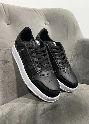 Кроссовки adidas. 3