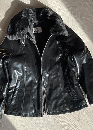 Лакова косуха із утеплювачем 140 см