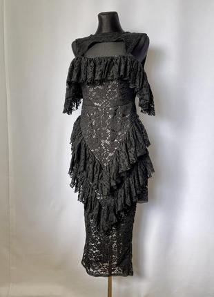 Чорна сукня готесса мереживо виріз спущені плечі стімпанк канкан
