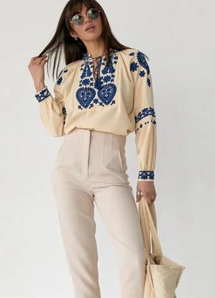 Жіноча вишиванка бежевого кольору, блуза з вишивкою