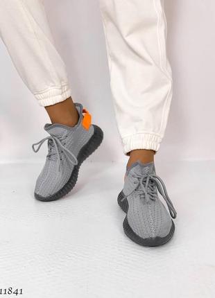 Жіночі текстильні кросівки сірого кольору