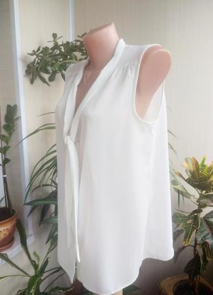 Біла легка блуза з зав'язками3 фото