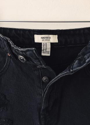 Рваные джинсовые шорты с высокой талией forever 21 черные шорты с прорехами деним8 фото