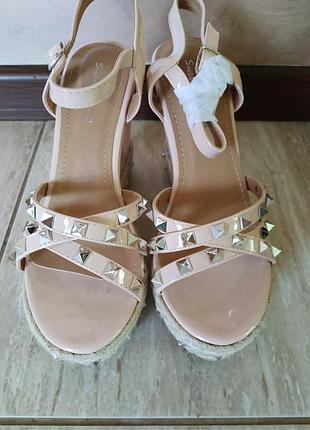 Красивые босоножки на высокой танкетке бесплатная доставка