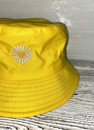 Панама двухсторонняя хлопковая солнцезащитная складная желтая с ромашками5 фото