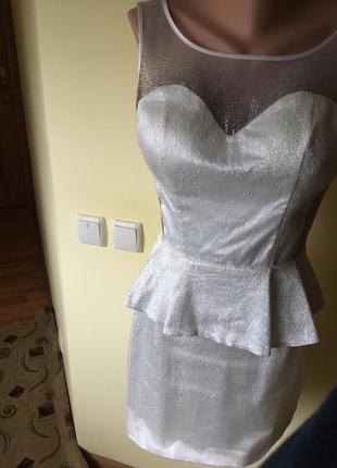 Платье белое с шлейфом в блестке на талии баска2 фото