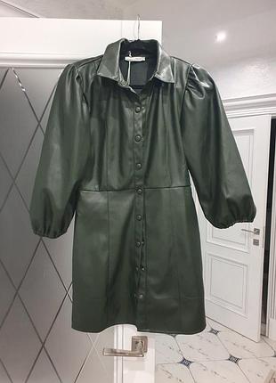 Платье эко кожа pull bear