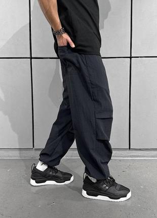 Чорні спортивні штани плащівка | тонкі чоловічі штани на весну - літо5 фото