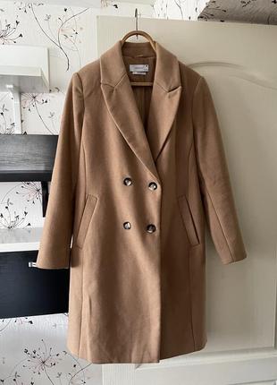 Двухбортное бежевое кемел коричневое пальто с шерстью reserved l1 фото
