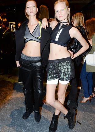 Крутой топ h&m х alexander wang