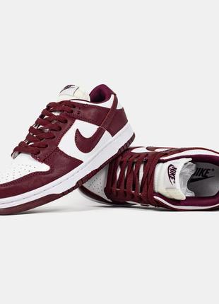 Женские кожаные кроссовки nike sb dunk low. цвет бордовый с белым