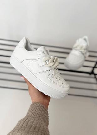 Женские кроссовки