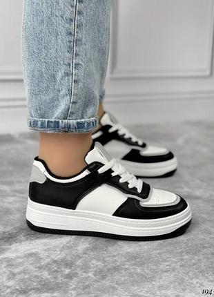 Женские черно белые кроссовки