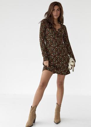 Короткое платье с цветочным принтом4 фото