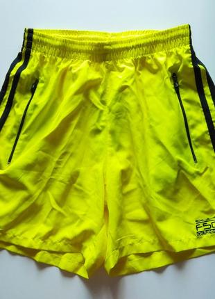 Спортивные шорты