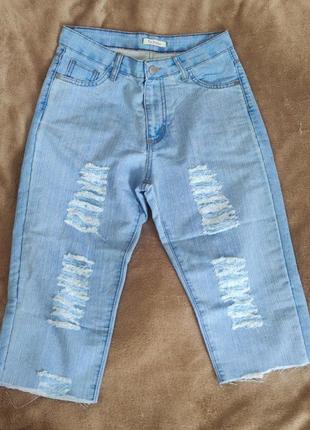 Женские джинсовые бриджи летние капри рваные1 фото