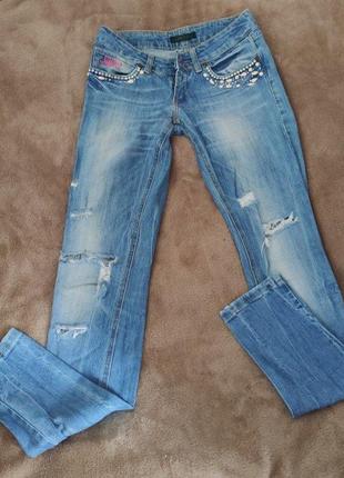 Модные джинсы рваный эффект бусины бусины камения1 фото