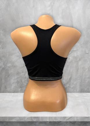 Безшовний спортивний топ із v-подібним вирізом ergeenomixx із паролоновими вставками.